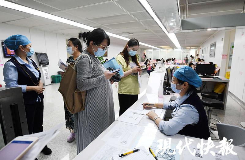 南京爱智康鼓楼校区电话_南京囗腔医院 挂号时间_南京鼓楼医院挂号电话